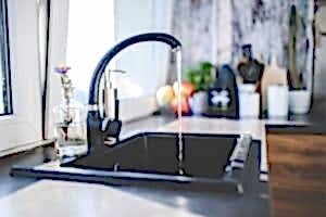 Image presents What features should you consider when choosing a faucet